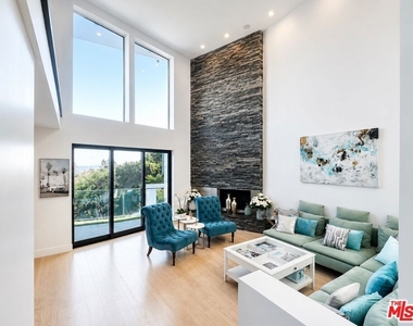 8380 Hollywood - Photo Thumbnail 10