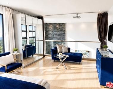 8380 Hollywood - Photo Thumbnail 32