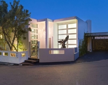 8380 Hollywood - Photo Thumbnail 1
