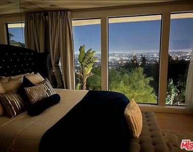 8380 Hollywood - Photo Thumbnail 2