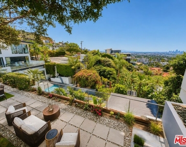 8380 Hollywood - Photo Thumbnail 7