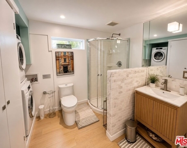 8380 Hollywood - Photo Thumbnail 46