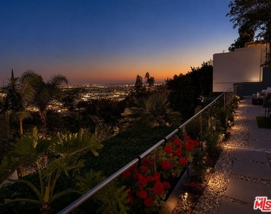 8380 Hollywood - Photo Thumbnail 58