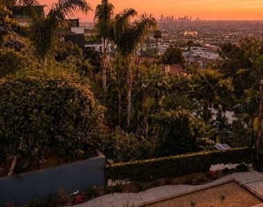 8380 Hollywood - Photo Thumbnail 57
