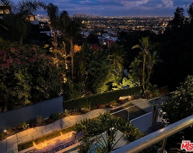8380 Hollywood - Photo Thumbnail 23