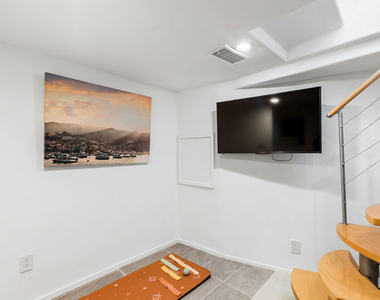 8380 Hollywood - Photo Thumbnail 47