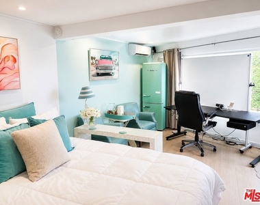 8380 Hollywood - Photo Thumbnail 43