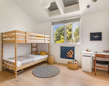1407 Oak Street - Photo Thumbnail 32