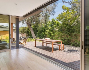 1407 Oak Street - Photo Thumbnail 4