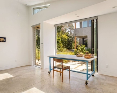 1407 Oak Street - Photo Thumbnail 45