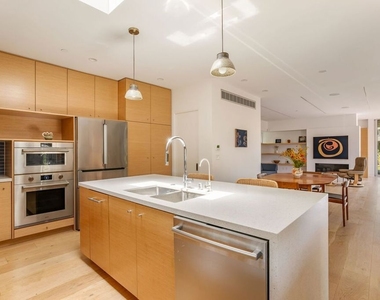 1407 Oak Street - Photo Thumbnail 12