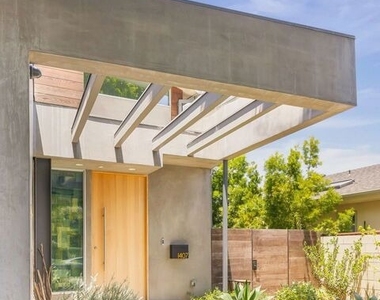 1407 Oak Street - Photo Thumbnail 1