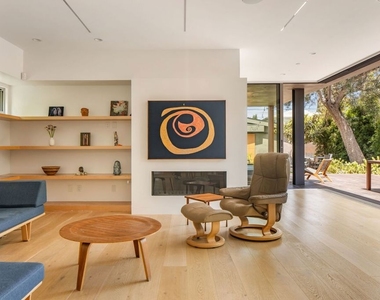 1407 Oak Street - Photo Thumbnail 3