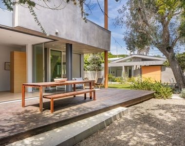 1407 Oak Street - Photo Thumbnail 35