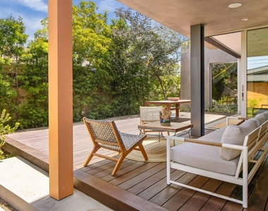1407 Oak Street - Photo Thumbnail 7