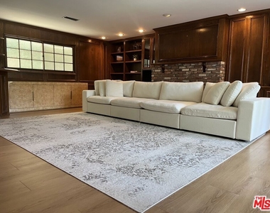 5819 Fairhaven Avenue - Photo Thumbnail 10