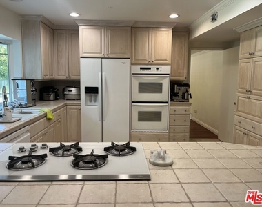 5819 Fairhaven Avenue - Photo Thumbnail 9