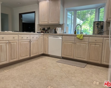 5819 Fairhaven Avenue - Photo Thumbnail 8