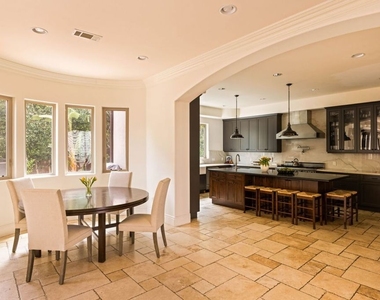 4822 Valjean Avenue - Photo Thumbnail 11