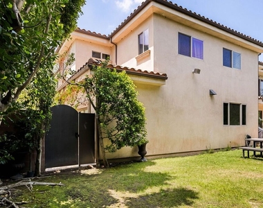 4822 Valjean Avenue - Photo Thumbnail 30