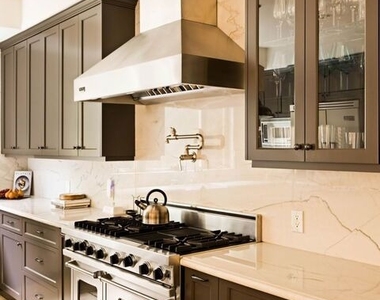 4822 Valjean Avenue - Photo Thumbnail 7