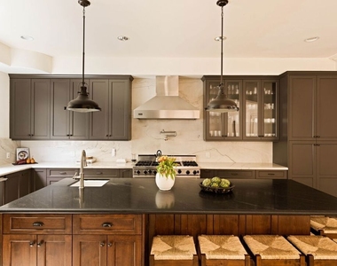 4822 Valjean Avenue - Photo Thumbnail 5