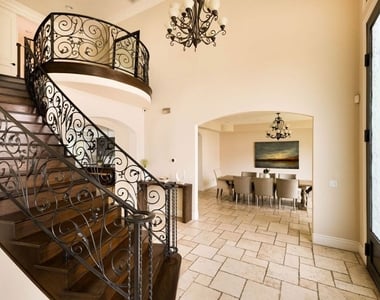 4822 Valjean Avenue - Photo Thumbnail 2