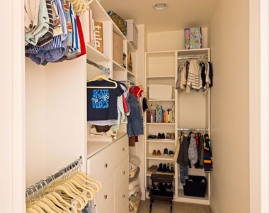 4822 Valjean Avenue - Photo Thumbnail 19