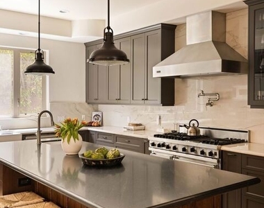 4822 Valjean Avenue - Photo Thumbnail 6