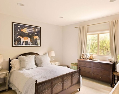 4822 Valjean Avenue - Photo Thumbnail 17