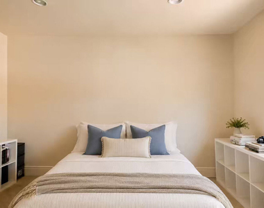 4822 Valjean Avenue - Photo Thumbnail 23