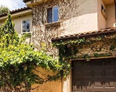 4822 Valjean Avenue - Photo Thumbnail 33