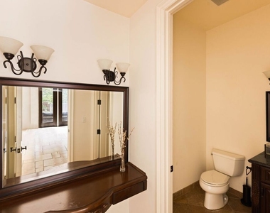 4822 Valjean Avenue - Photo Thumbnail 10