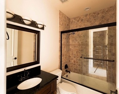 4822 Valjean Avenue - Photo Thumbnail 24