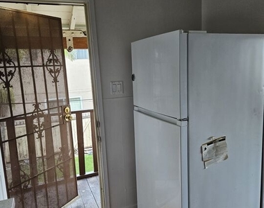 2226 Zoe Avenue - Photo Thumbnail 5