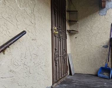 2226 Zoe Avenue - Photo Thumbnail 2