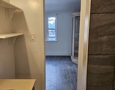 2226 Zoe Avenue - Photo Thumbnail 3