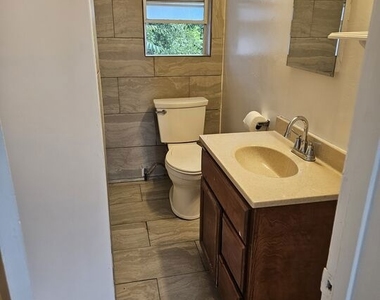 2226 Zoe Avenue - Photo Thumbnail 8