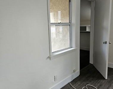2226 Zoe Avenue - Photo Thumbnail 6