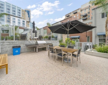 800 The Mark - Photo Thumbnail 38