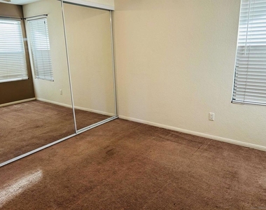 12156 Lakeside Ave - Photo Thumbnail 7