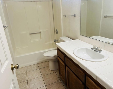 12156 Lakeside Ave - Photo Thumbnail 4