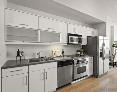 350 W Ash Street W - Photo Thumbnail 3
