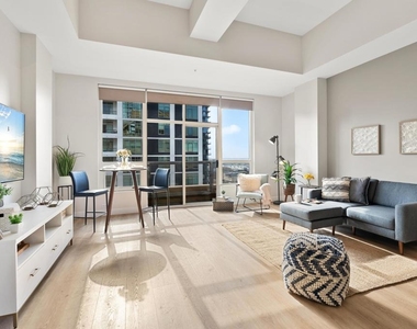 350 W Ash Street W - Photo Thumbnail 1
