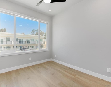 5432 Churchward - Photo Thumbnail 14