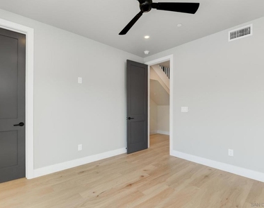 5432 Churchward - Photo Thumbnail 23