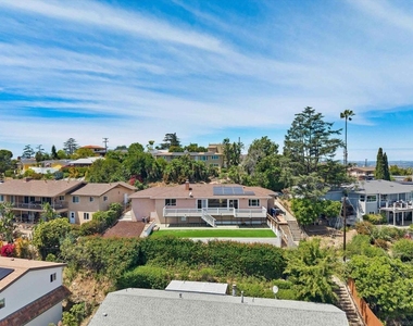4258 Summit Dr - Photo Thumbnail 10