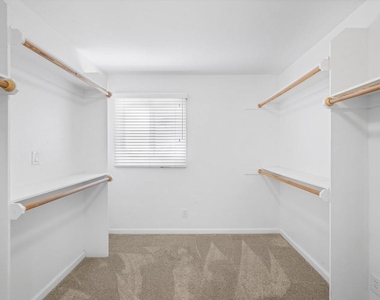4258 Summit Dr - Photo Thumbnail 33