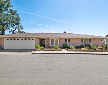 4258 Summit Dr - Photo Thumbnail 1