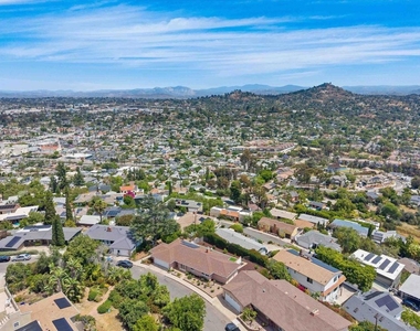 4258 Summit Dr - Photo Thumbnail 8